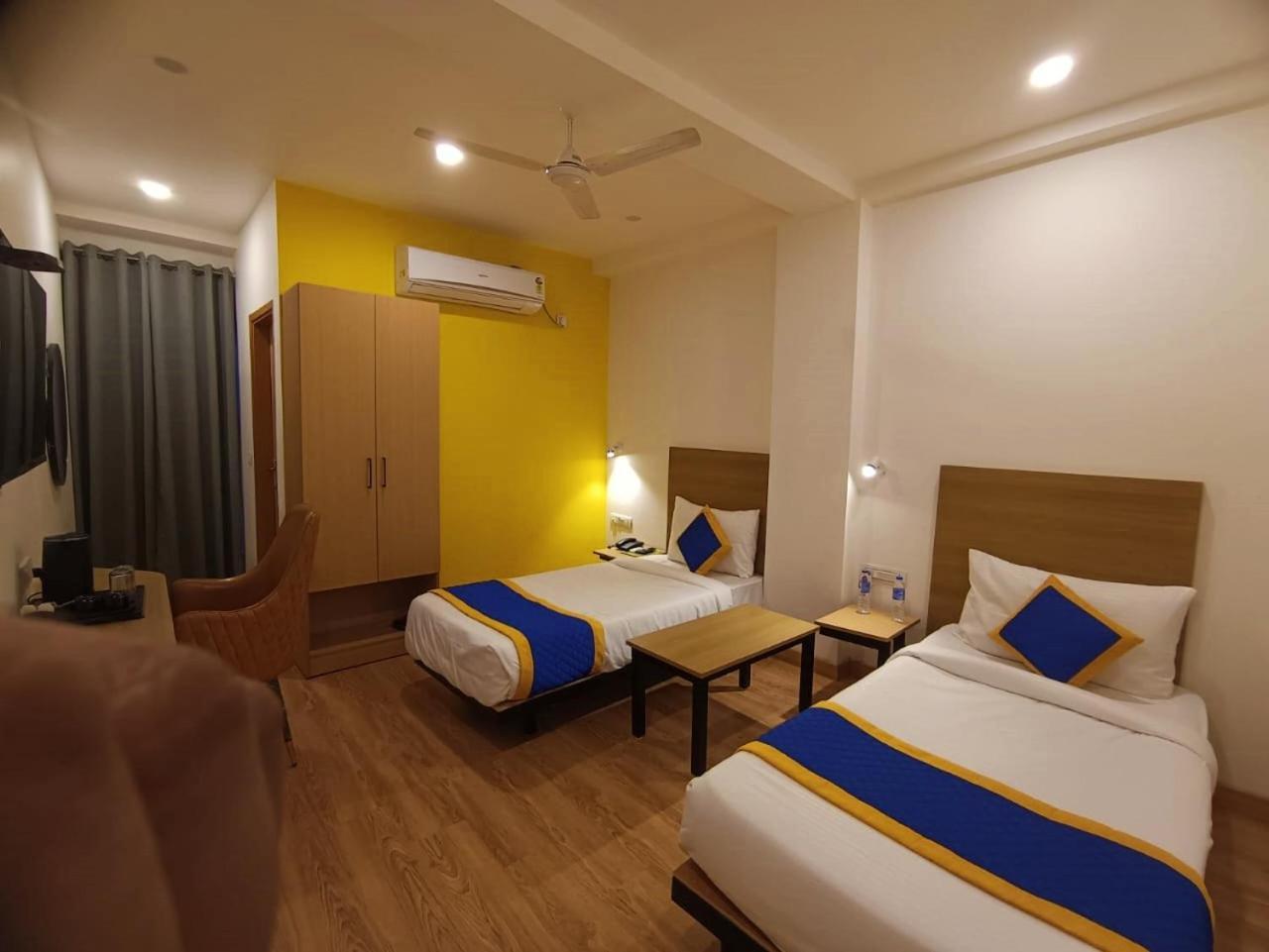 Aamantran Residency Hotel, Sohna Road, Sector 49, Gurugram Gurgaon Exterior photo