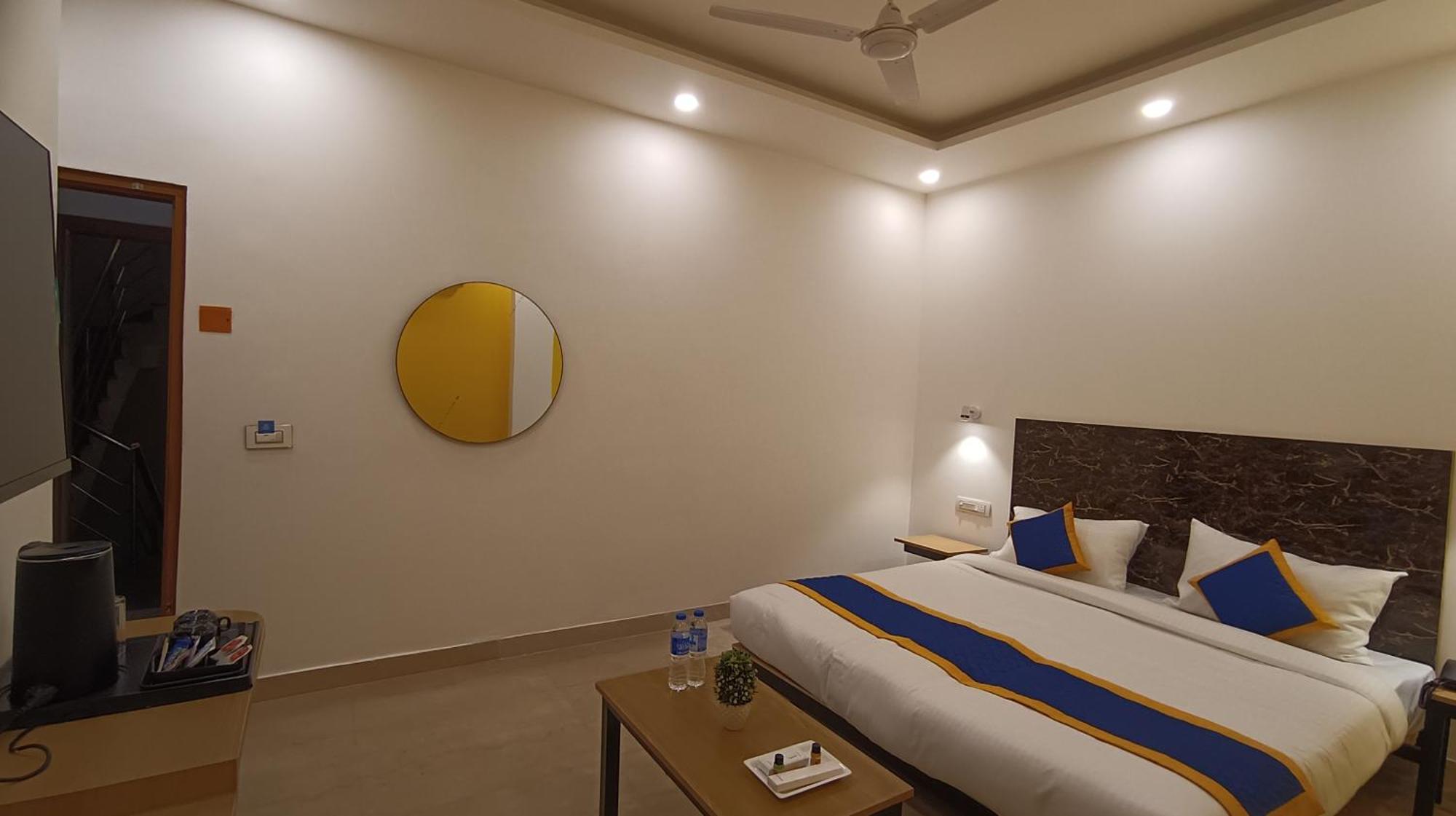 Aamantran Residency Hotel, Sohna Road, Sector 49, Gurugram Gurgaon Exterior photo