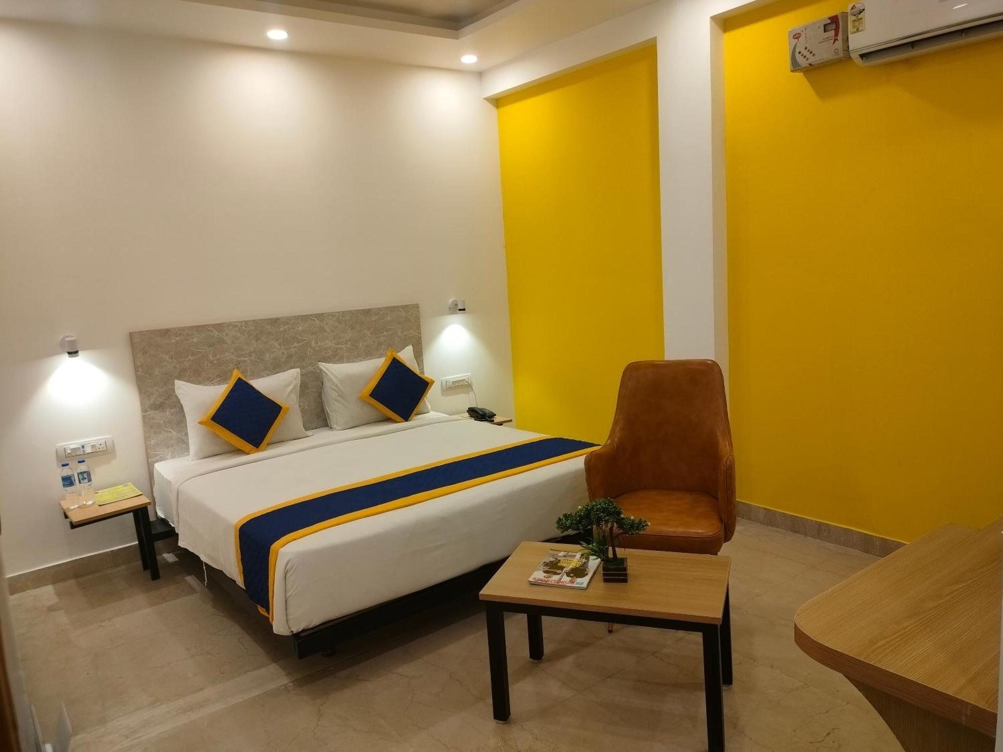 Aamantran Residency Hotel, Sohna Road, Sector 49, Gurugram Gurgaon Exterior photo