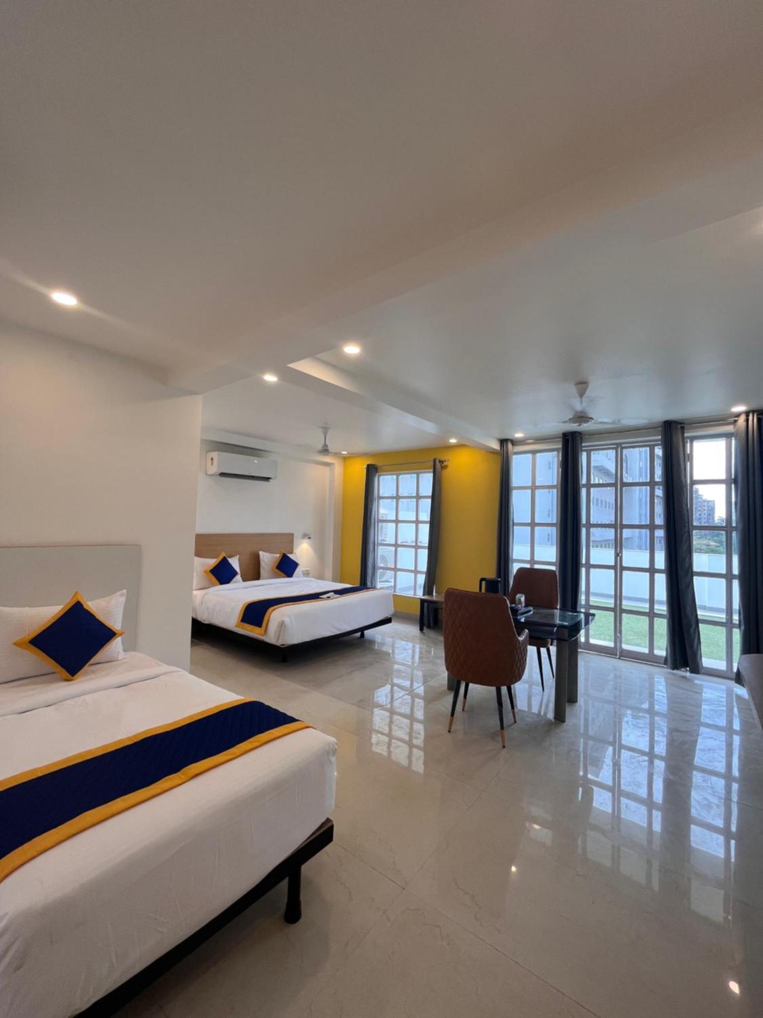 Aamantran Residency Hotel, Sohna Road, Sector 49, Gurugram Gurgaon Exterior photo