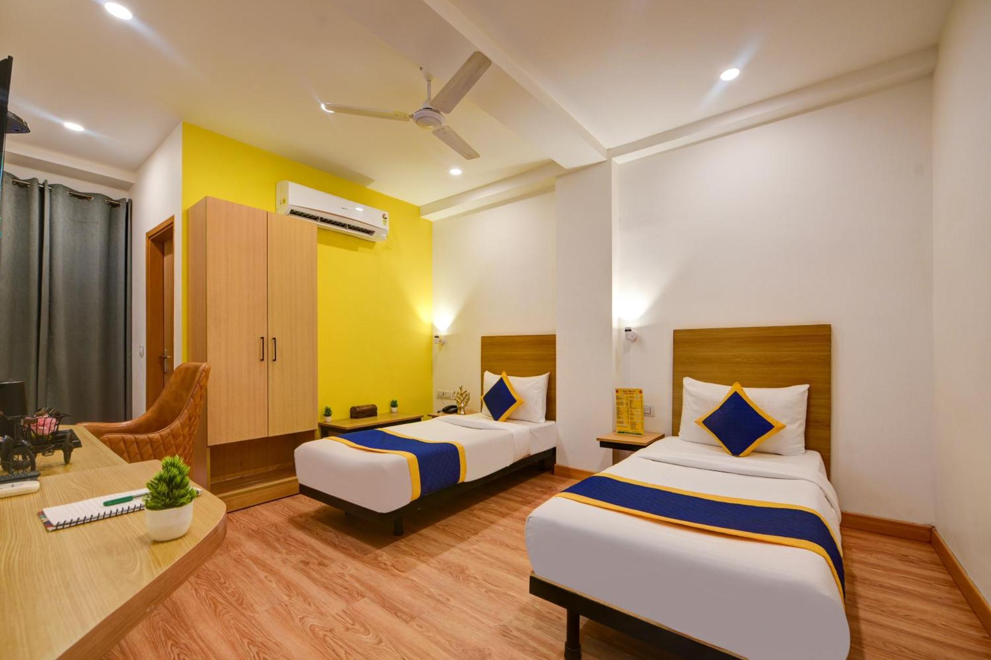 Aamantran Residency Hotel, Sohna Road, Sector 49, Gurugram Gurgaon Exterior photo