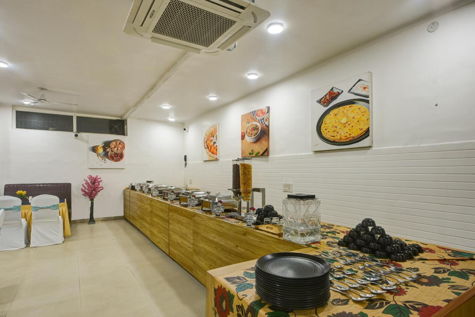 Aamantran Residency Hotel, Sohna Road, Sector 49, Gurugram Gurgaon Exterior photo